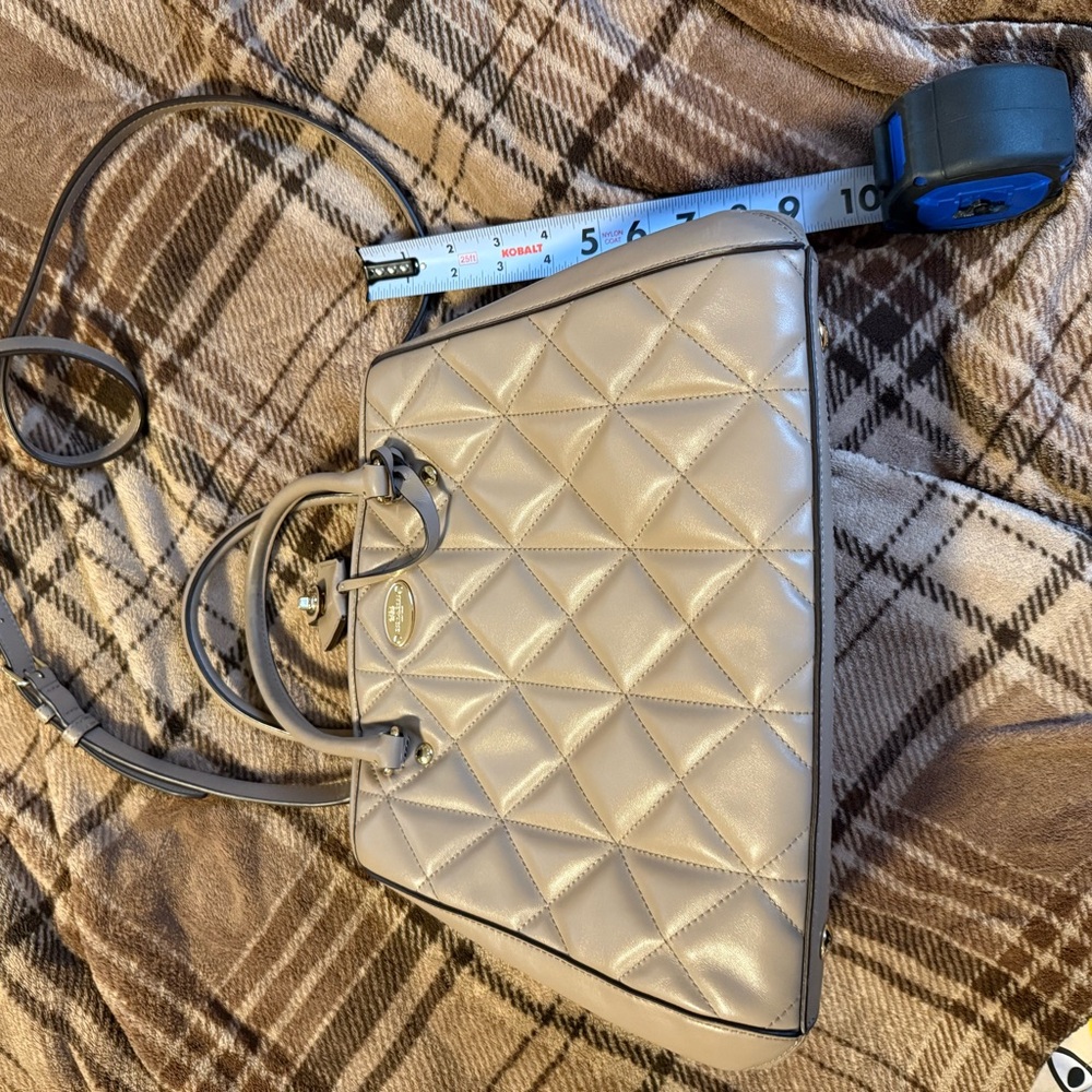 Coach - Picture 2 of 11